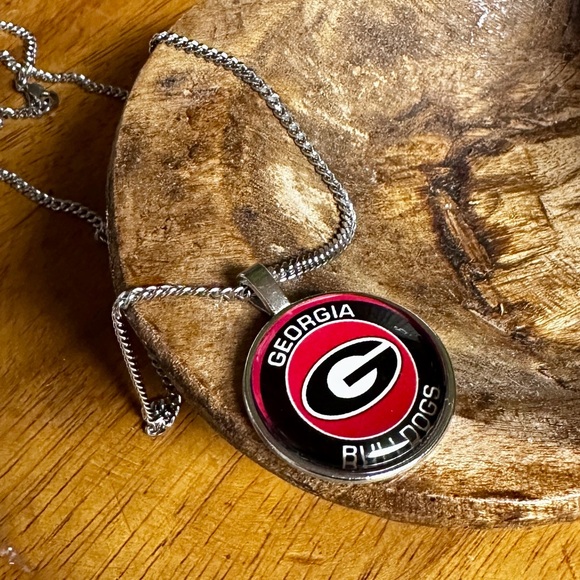 COPY - UGA pendant and necklace in “silver”. 20” chain. New - Picture 6 of 7